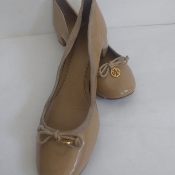 Tory Burch charm patent pumps sz 9 - Picture 8 of 12